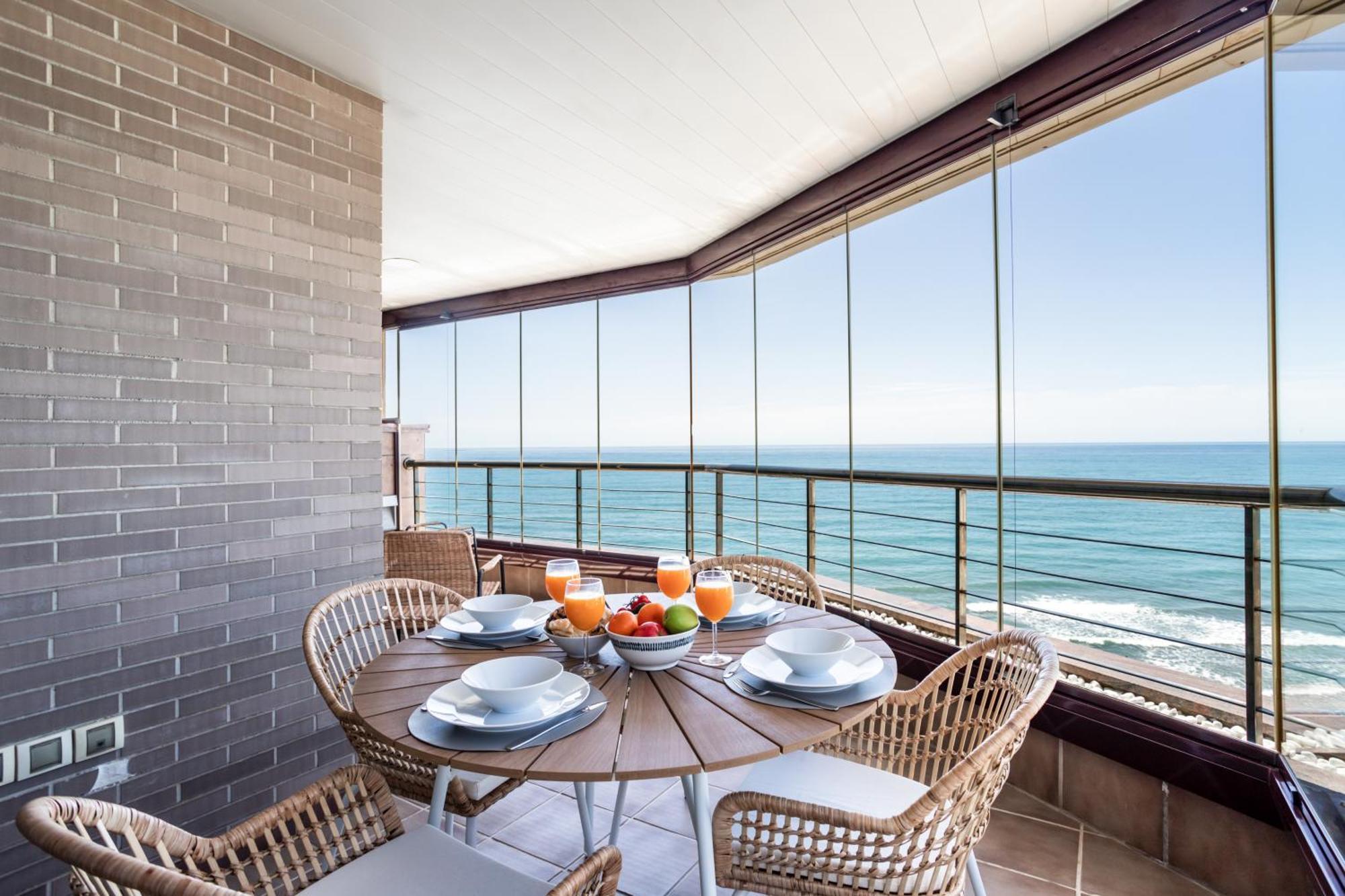 Buenavista Lifestyle By Sur Suites Фуэнхирола Экстерьер фото